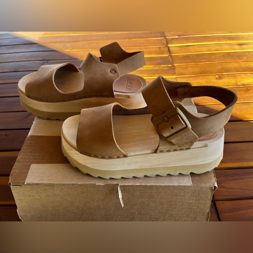 Bryr Uma chonk sandals in Cashmere